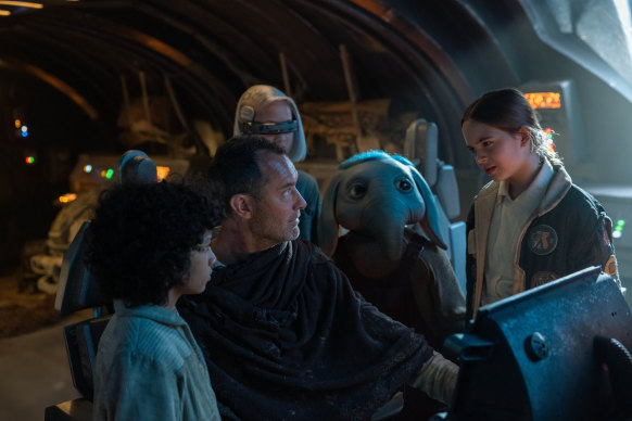 Jod Na Nawood (Jude Law) with (from left) Wim (Ravi Cabot-Conyers), KB (Kyriana Kratter), Neel (Robert Timothy Smith) and Fern (Ryan Kiera Armstrong) in Star Wars: Skeleton Crew.