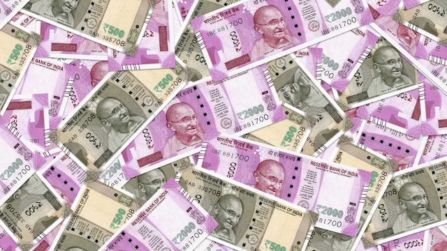 India's foreign exchange reserves up $700 million after three consecutive declines