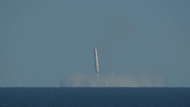 SpaceX Starship Successfully Completes Sixth Flight With a Banana Payload, Super Heavy Splashdown