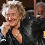 Rod Stewart to play festival’s legends slot