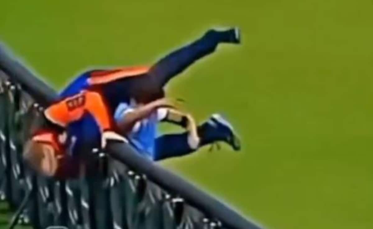 Faf Du Plessis Survives Big Injury Scare After Ball Boy Pulls Off ‘WWE Move’ On Him. Watch