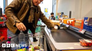 Men buy more from the middle aisle, boss reveals