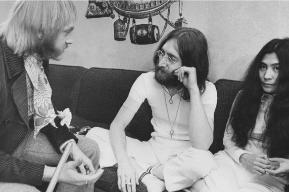 Australian journalist Ritchie Yorke interviewing  John Lennon and Yoko Ono in 1969.