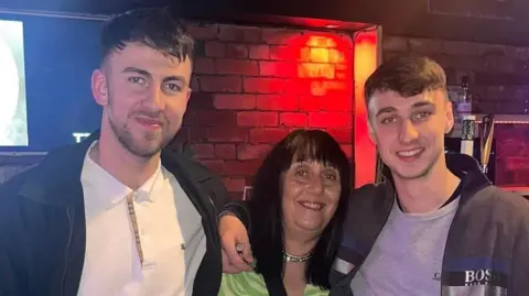 BBC Group picture of brother Zak Slater, mother Debbie Duncan and Jay Slater smiling in a bar