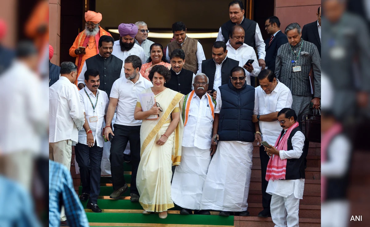 Priyanka Gandhi's Kerala 'Kasavu' Saree During Oath Brings Memories Of Grandmother Indira