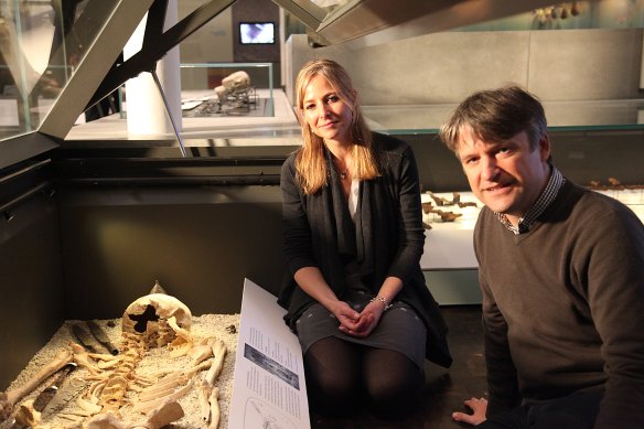 Professor Alice Roberts with <i>Time Team</i>’s Matt Williams.