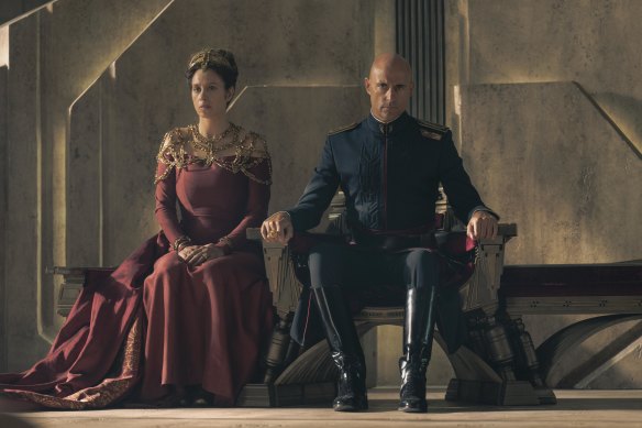 Jodhi May as Empress Natalya and Mark Strong as Emperor Javicco Corrino in Dune: Prophecy.