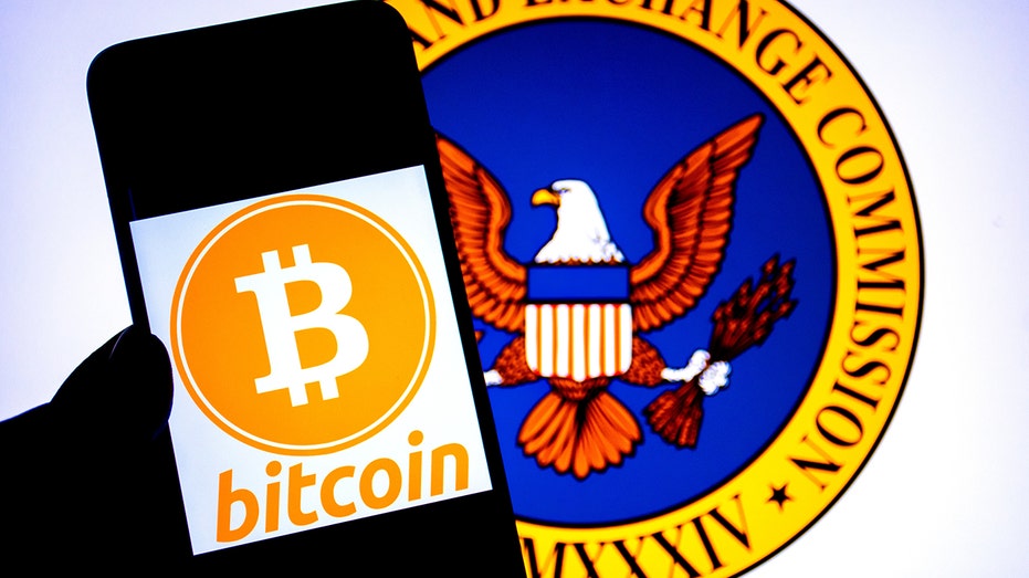 SEC logo and bitcoin logo