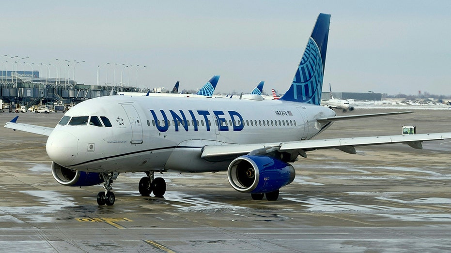 United Airlines Airbus plane in Chicago