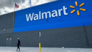 Walmart sees uptick in discretionary spending, uptick in delivery