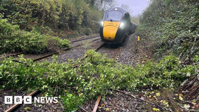 Trains between London and the West suspended due to Storm Bert