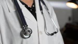 3 million Ontarians at risk of losing family doctor to retirement, provincial Liberals say