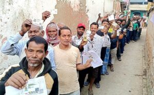 Nitin Gadkari, Sharad Pawar Cast Vote In Maharashtra