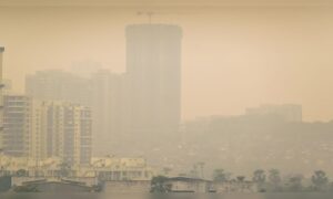 Mumbai wakes up to thick smog: AQI remains ‘moderate’ at 144