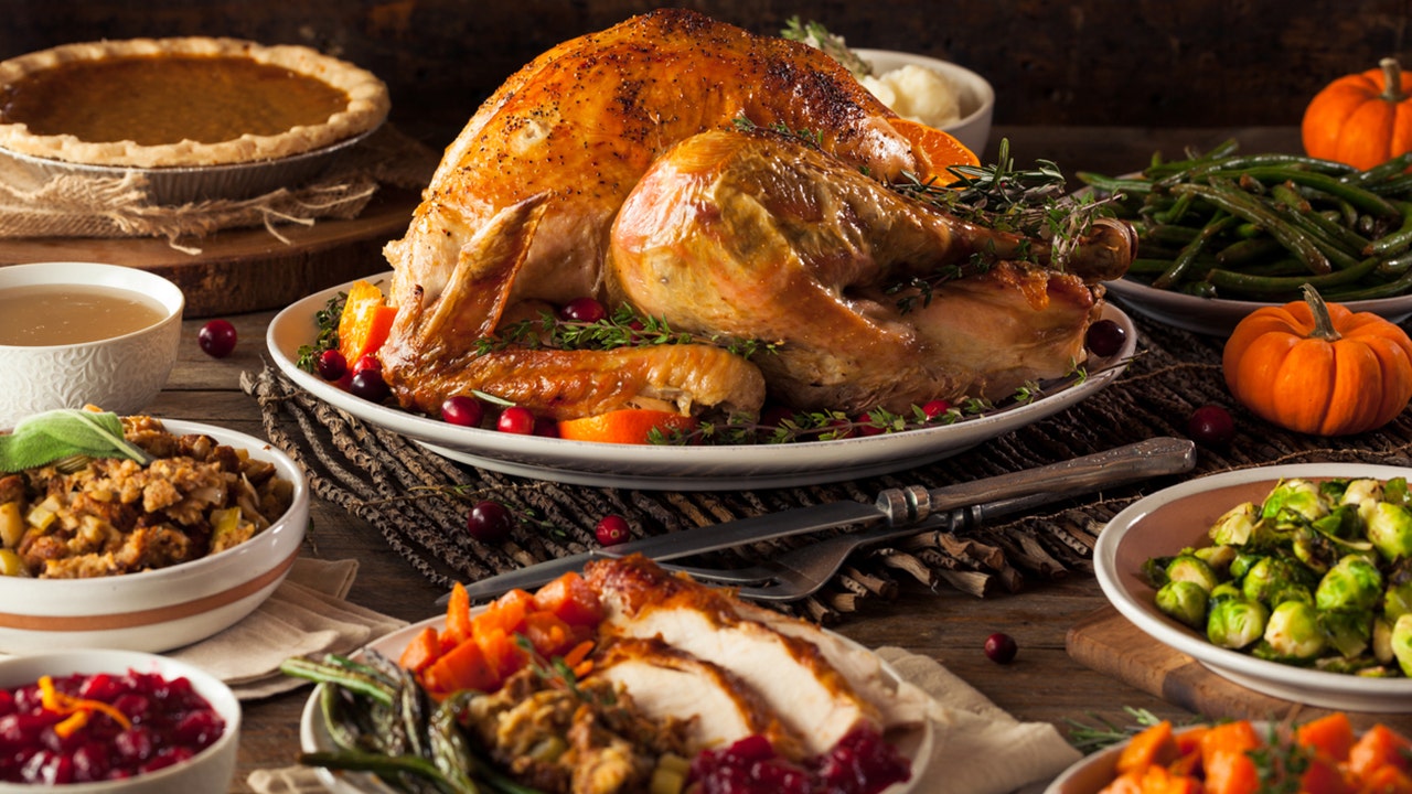 Which major restaurants will be open on Thanksgiving?