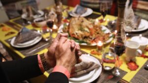 Americans hosting Thanksgiving to spend 19% more than last year: report