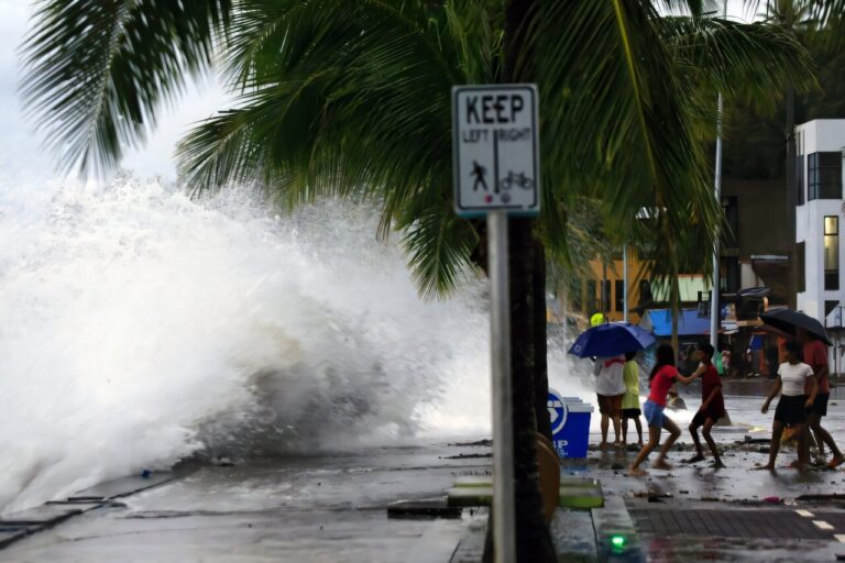 Super Typhoon Man-yi batters Philippines’ most populous island