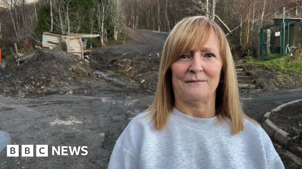 Landslide residents want to leave their homes