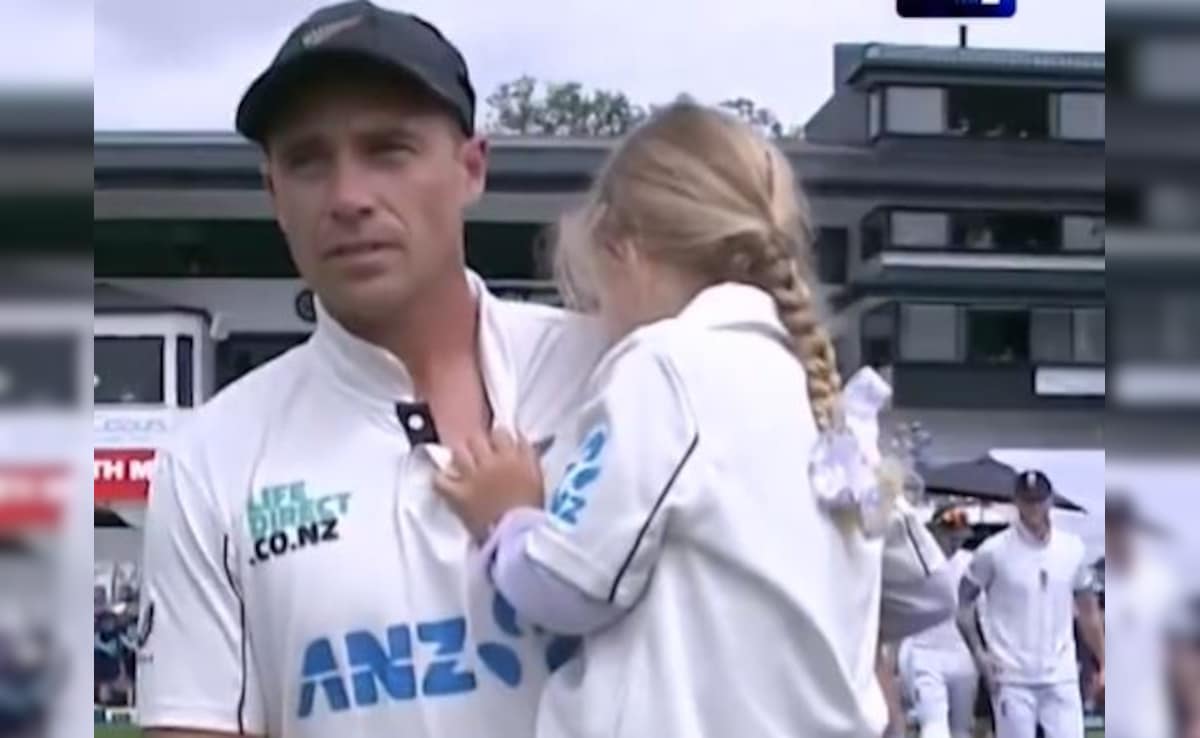 Daughter In Arms, New Zealand’s Tim Southee Given Emotional Farewell Walk In Final Test Match. Watch