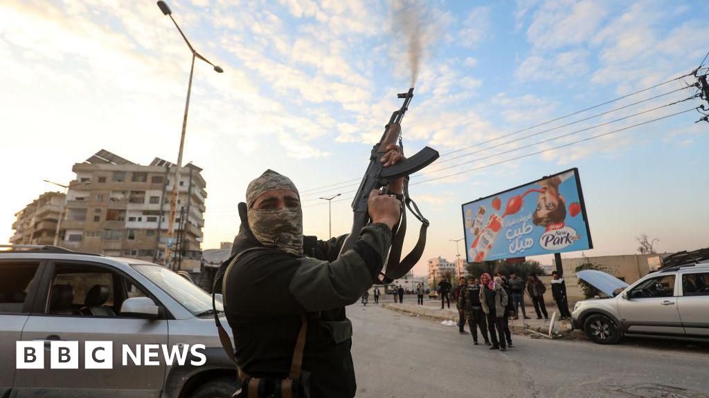 Syria rebels capture major city of Hama after military withdraws