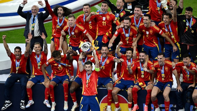 At international level, Spain's men's football team won the Euro. 