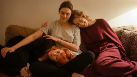 Netflix (L-R) Natasha Lyonne as Rachel, Elizabeth Olsen as Christina and Carrie Coon as Katie in His Three Daughters