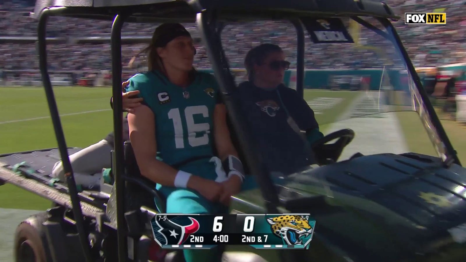 Jaguars' Trevor Lawrence leaves game vs. Texas after collision