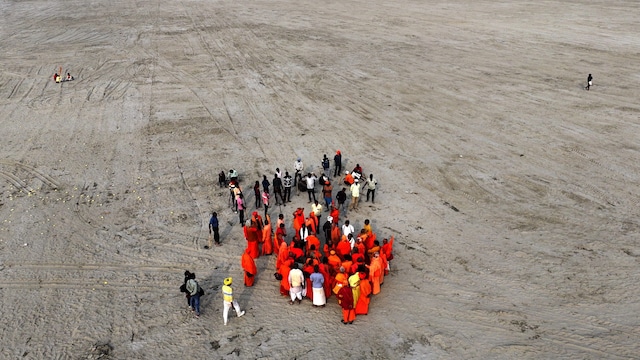 In 2025, between January 13 and Feburary 26, about 400 million people, more than the population of the United States, are expected to participate in the festival. Planning for such an incredible number of pilgrims can be a logistics nightmare, but the local government has some experience.