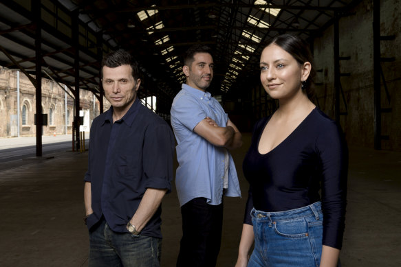 A Lion Returns writer-director Serhat Caradee (left) pictured with actors Maha Wilson (right) and Danny Elacci (centre) in 2020. 