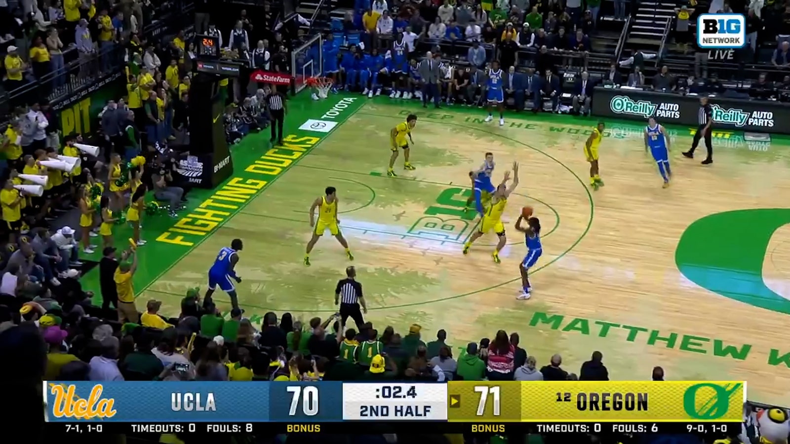 Dylan Andrews drains a buzzer-beater to seal UCLA's win over No. 12 Oregon | CBB on FOX