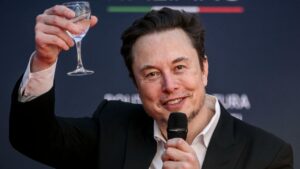 Elon Musk applauds Zuckerberg’s move ending fact-checking on Facebook, Instagram