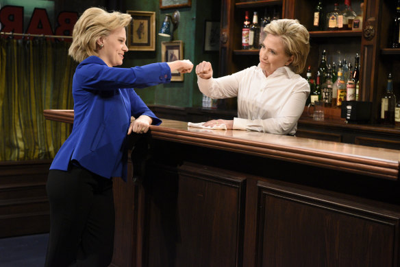 Kate McKinnon as Hillary Clinton and Hillary Clinton as Val on SNL in 2015.