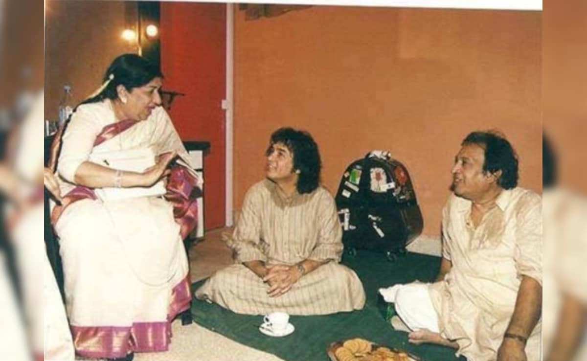 Zakir Hussain with legendary singer Lata Mangeshkar