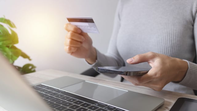 Credit card usage hits new highs: India now has 106 million credit cards in use. Monthly spends reached ₹2 trillion, despite regulatory changes and increased defaults. Credit card debt grew at 17%, indicating robust consumer spending. With less than 6% of Indians owning a credit card, the potential for further growth remains significant.