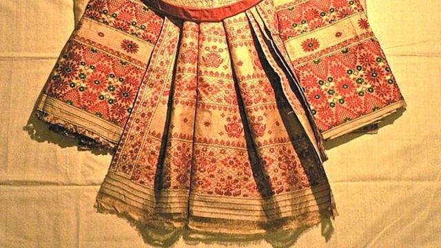 Assamese_Muga silk./Image Wikimedia Commons