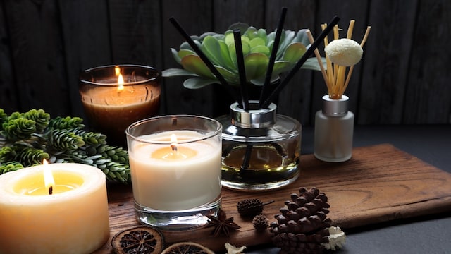 Scented Candle Sets | Scented candles can be an exciting gift for Christmas. The best part of this gift is that you can select them according to their favourite fragrance. (Image: Shutterstock)