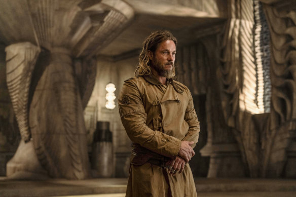 Travis Fimmel as Desmond Hart in Dune: Prophecy. 