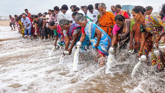 People from all walks of lives joined the fishers and the Tsunami survivors in paying a tearful homage. People visited the mass burial sites since morning and offered silent prayers in remembrance of the lives claimed by the giant tidal wave. (PTI)