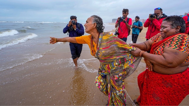 The giant wave had swallowed about 7,993 people in Tamil Nadu including 6,065 lives in Nagapattinam district alone in the tsunami triggered by an earthquake beneath the Indian Ocean near the island of Sumatra in Indonesia. (PTI)