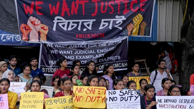 Doctors and nursing staff protest against the recent the rape and murder of a woman doctor inside the RG Kar Medical College and Hospital, in Kolkata, Sunday, Aug. 11, 2024.