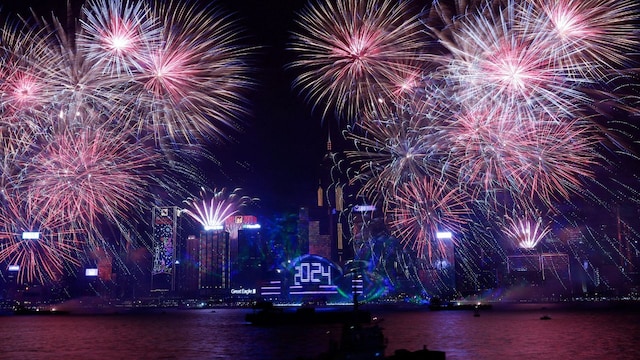 Hong Kong | It is another destination that goes all out for New Year's celebration with its multi-sensory musical firework show. People can also celebrate at Hong Kong Disneyland, which puts on a New Year's spectacular featuring drones dancing in the sky and fireworks in front of the Castle of Magical Dreams. Image: Reuters)