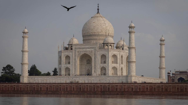 No 9. Agra to Jaipur | This Golden Triangle drive gives you the best of culture, architecture, and history, with Taj Mahal in Agra and forts in Jaipur. The cool winter weather adds to the experience. (Image: Reuters)