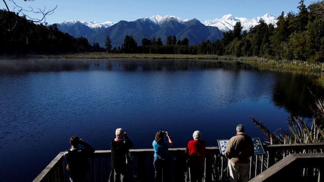 New Zealand | This one is a paradise for adventure seekers and nature lovers, New Zealand offers aesthetic locations for surreal experiences. Try jet boating on the Shotover River or bungee jumping at AJ Hackett Bungy in Queenstown for an adrenaline rush. Movie buffs can visit the Hobbiton Movie Set and explore the geothermal wonders of Rotorua. Savour seafood at Fergburger in Queenstown and local dishes at The Grove in Auckland. The breathtaking glaciers, volcanoes, and rainforests, along with kayaking through crystal-clear lakes or whale watching along the coast, provide soothing experiences.