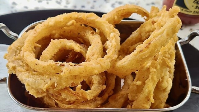 Fried Onion Rings./Wikimedia Commons