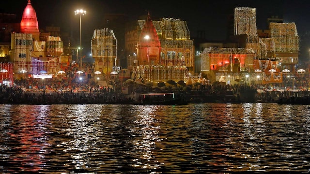 7. Varanasi | Primarily a religious tourism hub, there are multiple places around Varanasi that are tourists hotspots, where visitors can savour amazing food and get mesmerized by the rich culture of the state. (Image: Reuters)