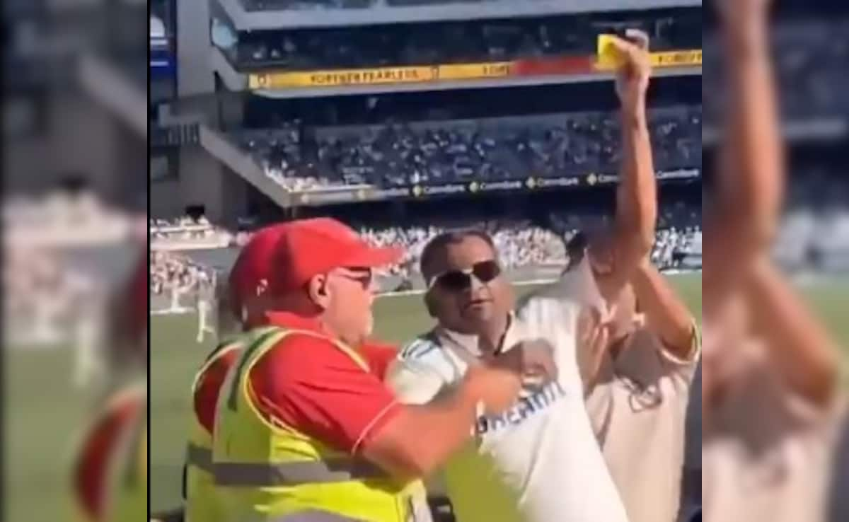 India Fan Pokes ‘Sandpaper’ Controversy In Adelaide, Forcefully Removed By Security. Video Is Viral