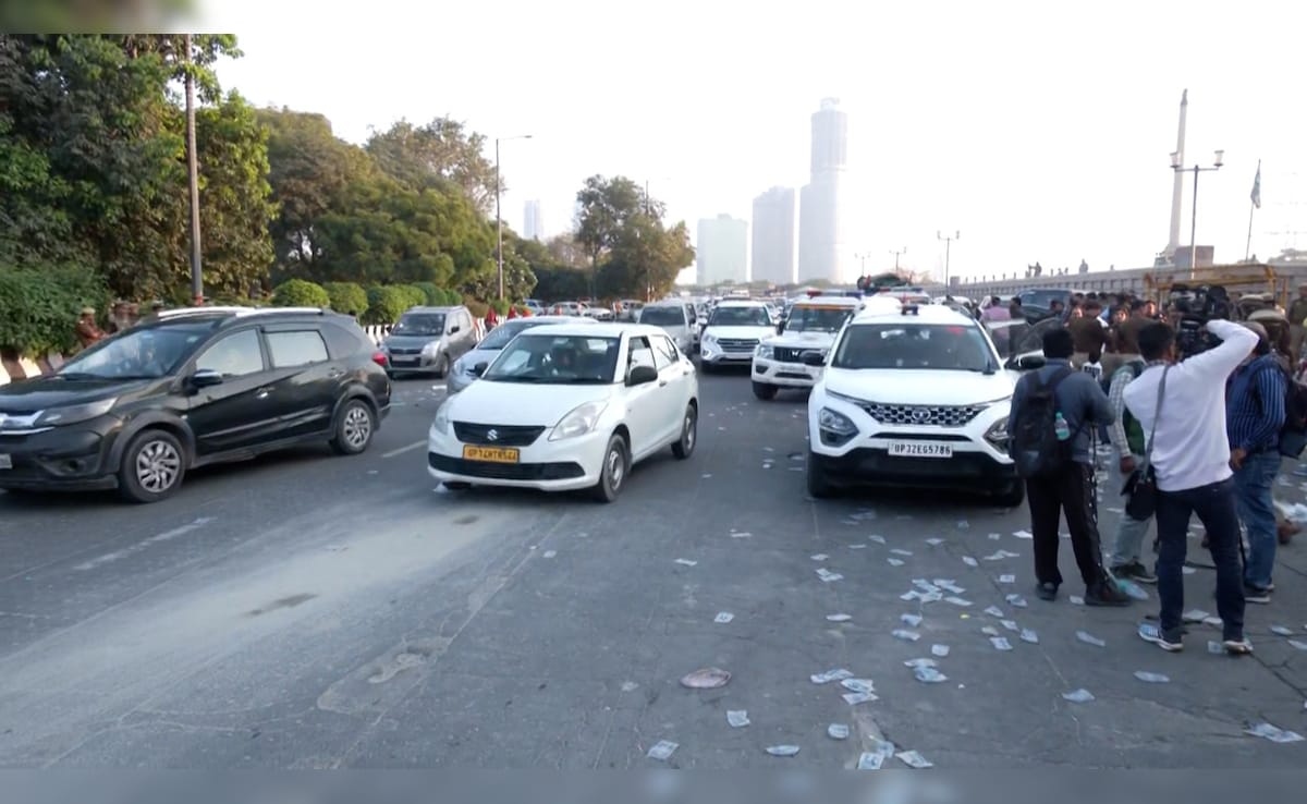 Cops Remove Barricades After Farmers Leave Protest Site On Noida Expressway