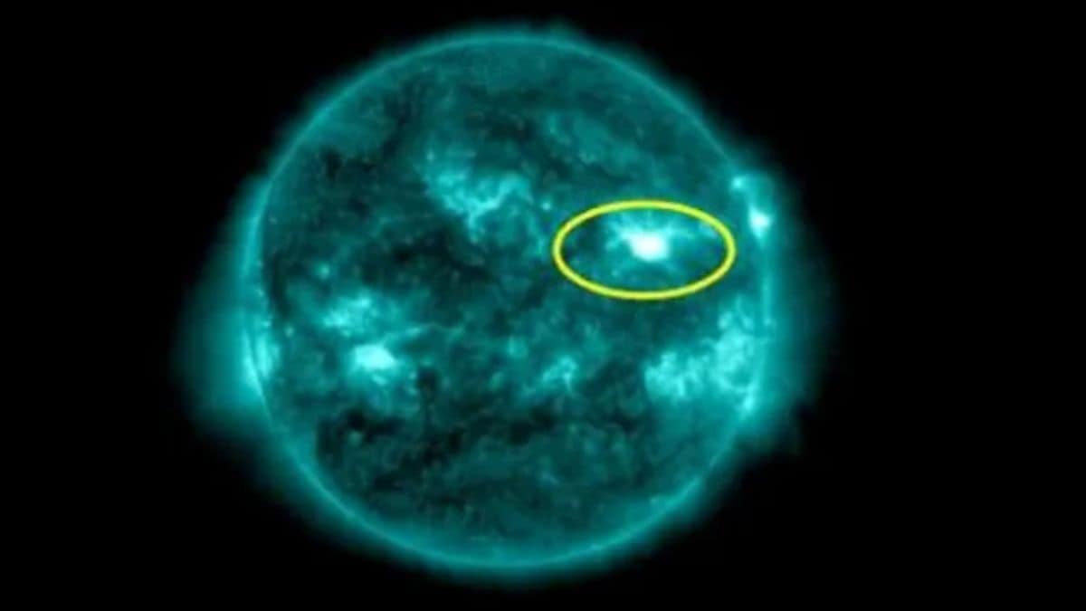 Massive Solar Flare Closes 2024 With Radio Blackouts and Auroral Possibilities