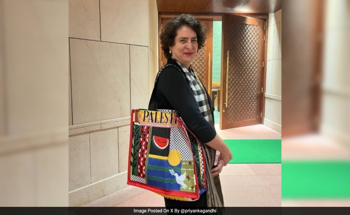 BJP vs Congress Over Priyanka Gandhi’s ‘Palestine’ Bag