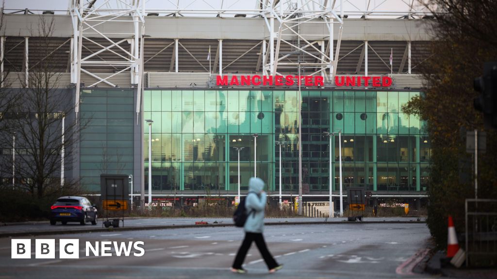 Man Utd food hygiene rating cut after mouse droppings found